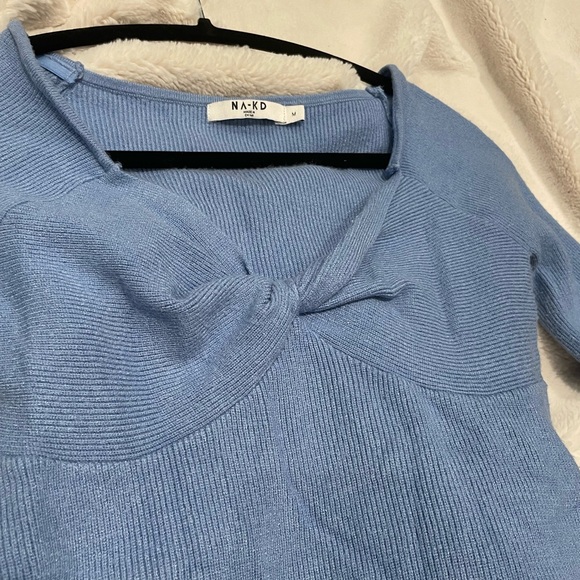 Blue playful/romantic crop top 💙🦋 - Picture 5 of 9